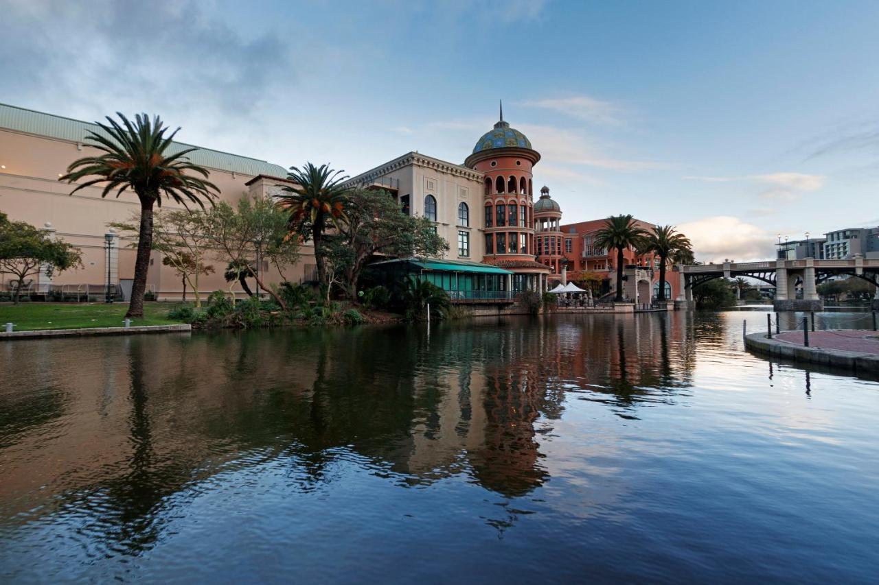 Scenic Views & 24hrs Security Near Canal Walk