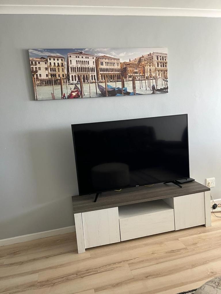 Apartment Scenic Views & 24hrs Security Near Canal Walk *