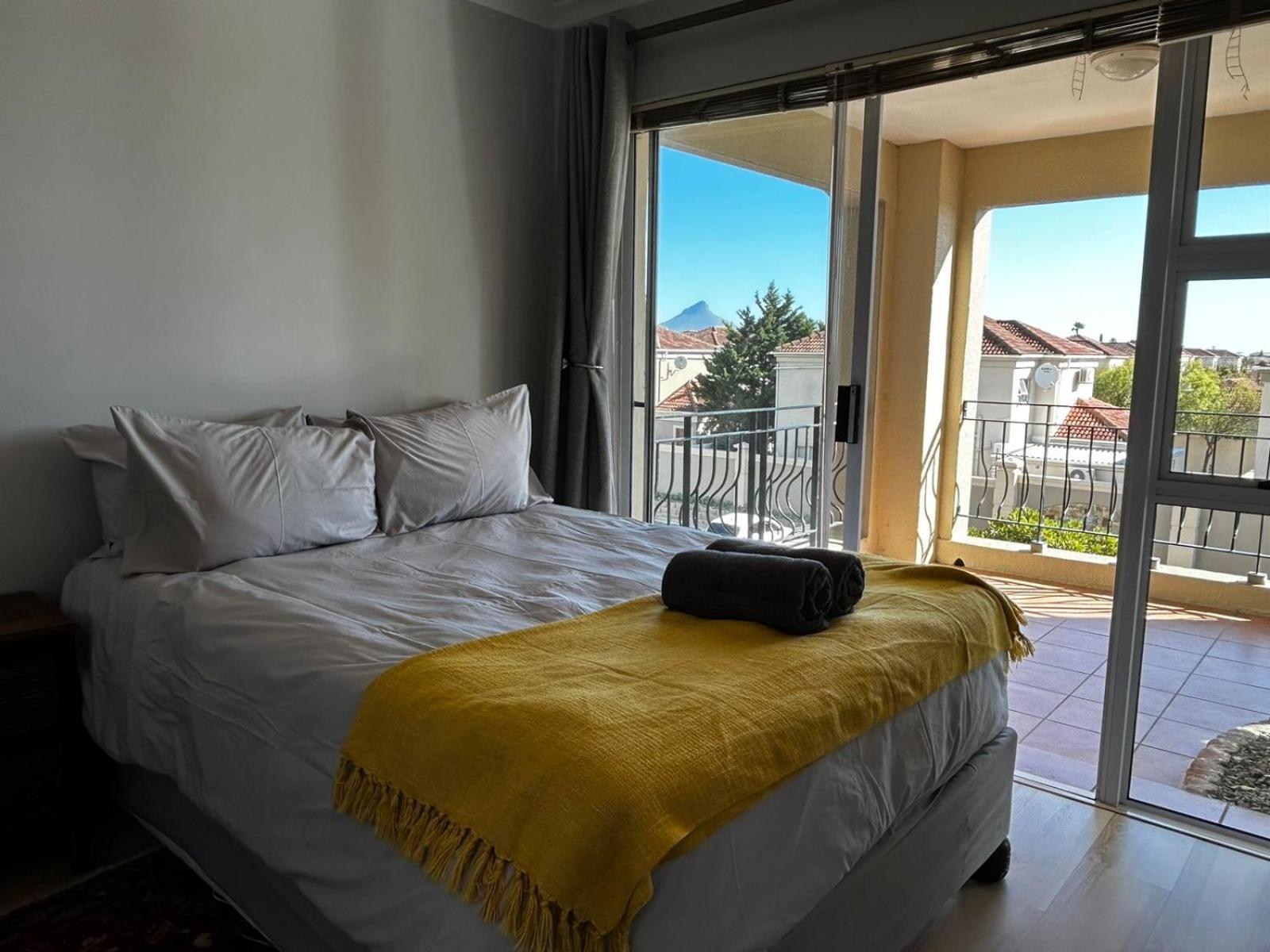 Scenic Views & 24hrs Security Near Canal Walk Apartment Cape Town