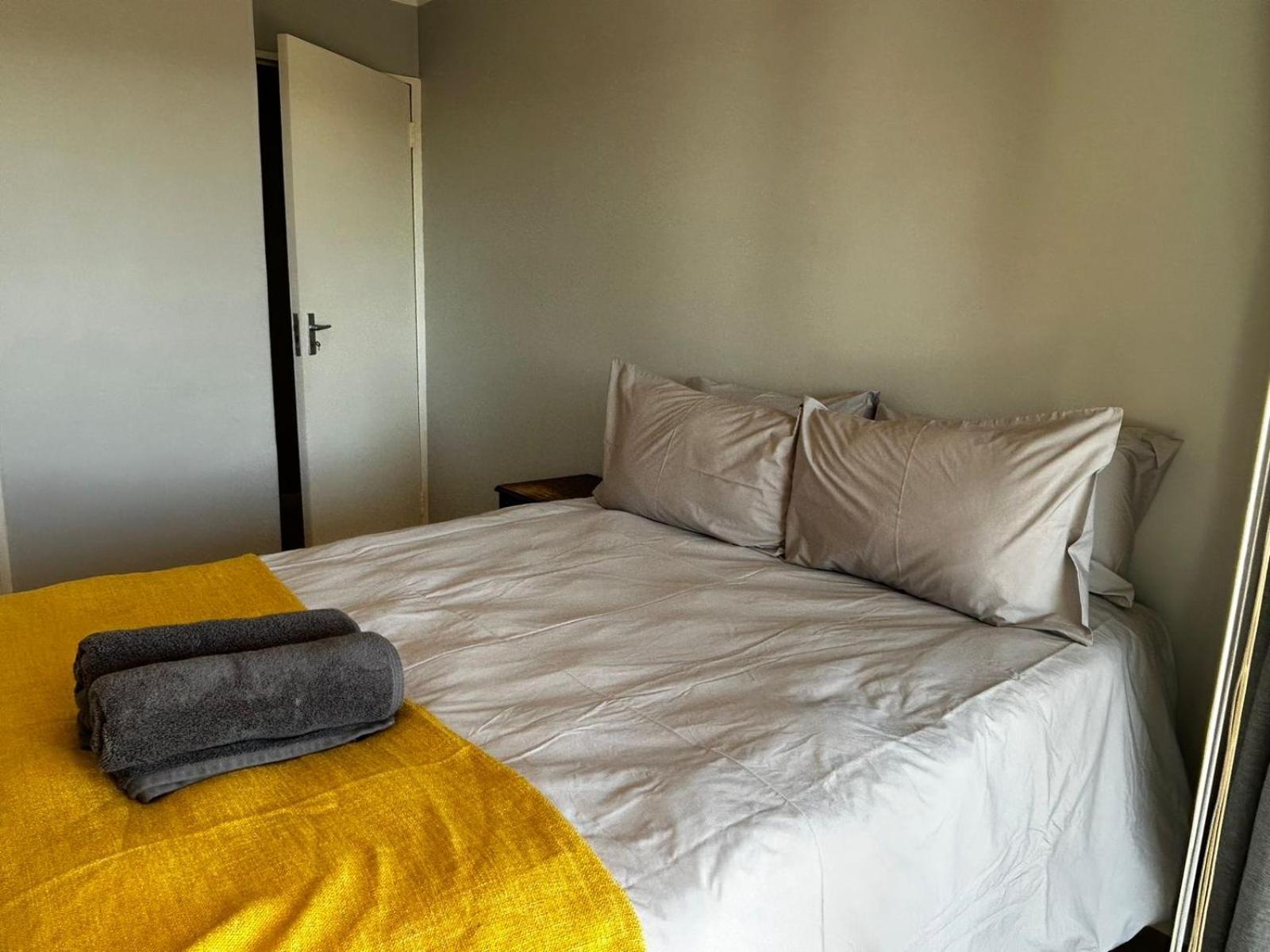 Scenic Views & 24hrs Security Near Canal Walk Apartment Cape Town