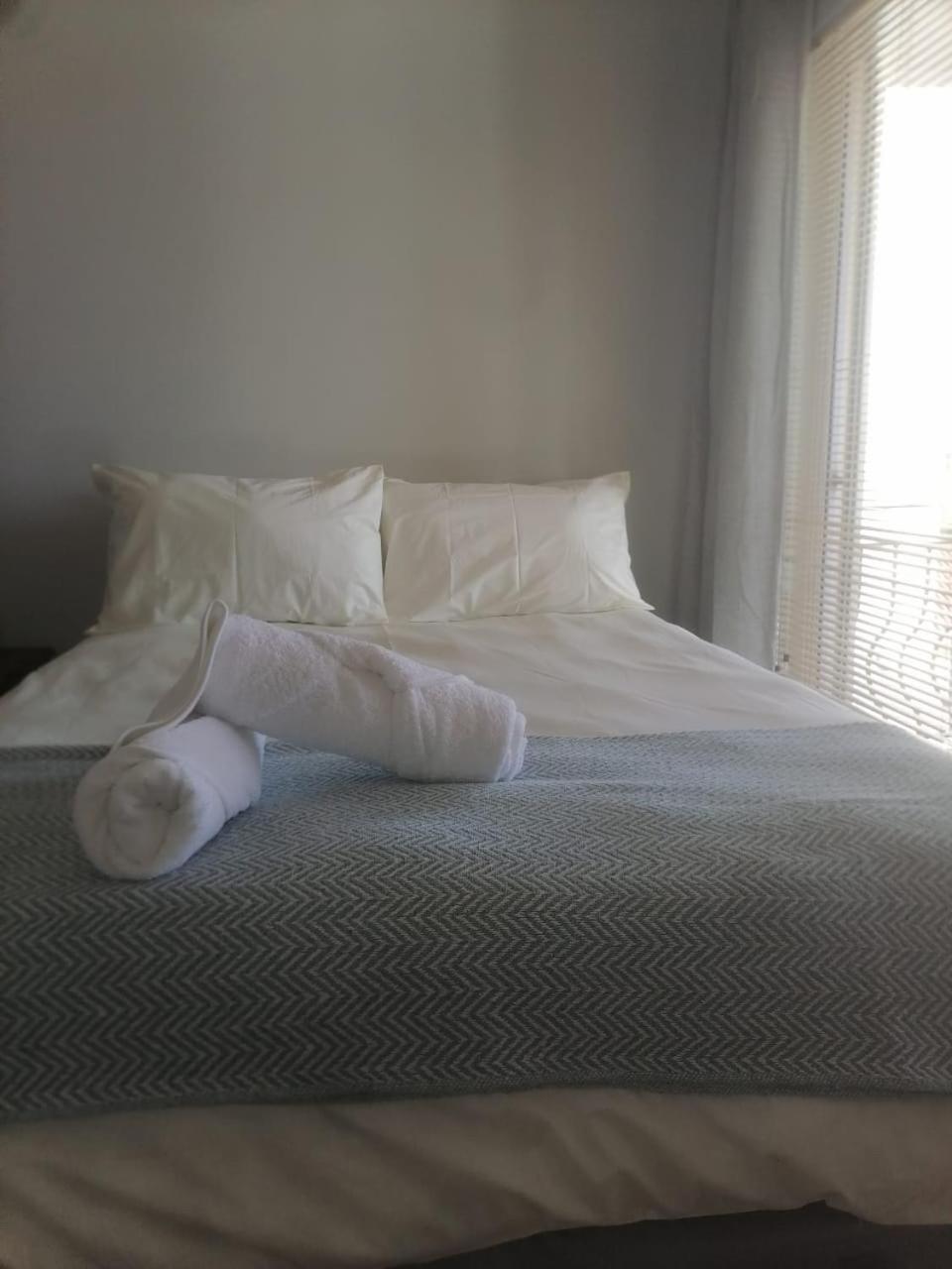 Scenic Views & 24hrs Security Near Canal Walk Apartment